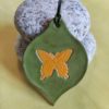 Pendentif rond pointe vert, Papillon jaune