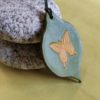 Pendentif rond pointe vert, Papillon jaune – Image 2