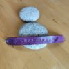 Bracelet cuir GRATITUDE violet, motifs étoile & plume, longueur 19 cm