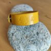 Bracelet cuir ABONDANCE jaune, motif rose, longueur 19 cm – Image 3