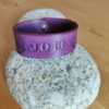 Bracelet cuir JOIE violet, motif rose, longueur 18 cm – Image 2