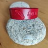 Bracelet cuir JOIE rouge foncé, motif plume, longueur 21 cm – Image 3