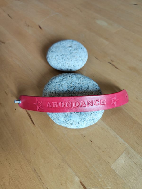 Bracelet cuir ABONDANCE rouge, motif étoile, longueur 19 cm