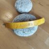 Bracelet cuir AMOUR jaune, motif rose, longueur 18 cm