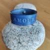 Bracelet cuir AMOUR bleu nuit, motif rose, longueur 17 cm – Image 2