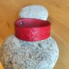 Bracelet cuir PAIX rouge foncé, motif étoile, longueur 20 cm – Image 3