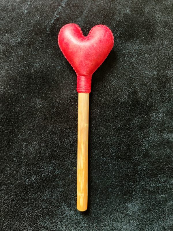 Coeur, Peau de Cheval, Surreau, teinture rouge foncé