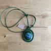 Pendentif cuir vert & pierre incrustée Jaspe Kimbaba – Image 2