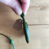Pendentif cuir vert & pierre incrustée Jaspe Kimbaba – Image 3