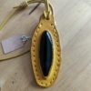 Pendentif cuir jaune & pierre incrustée Onyx
